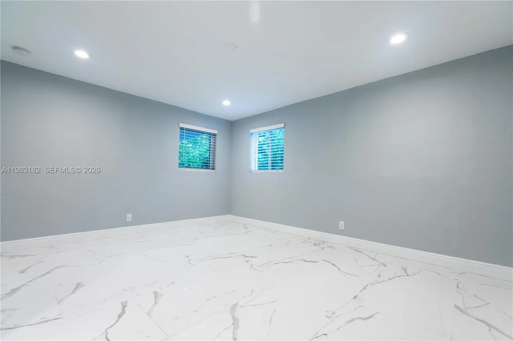 11 Judy Pl Key Largo, FL 33037