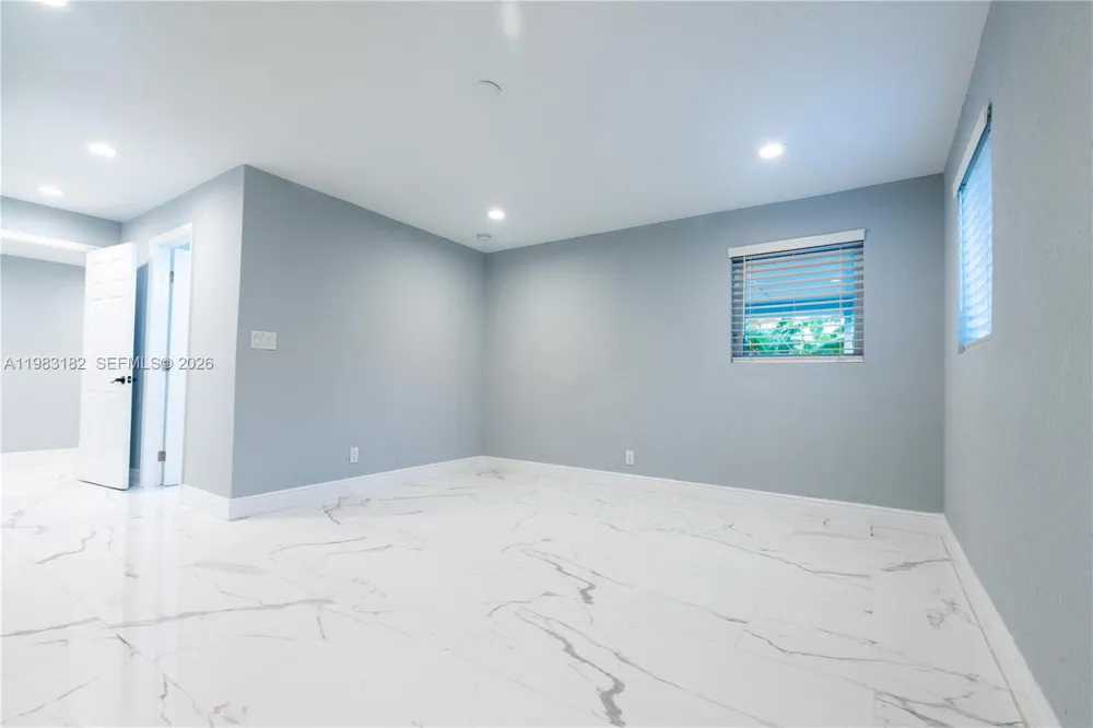 11 Judy Pl Key Largo, FL 33037