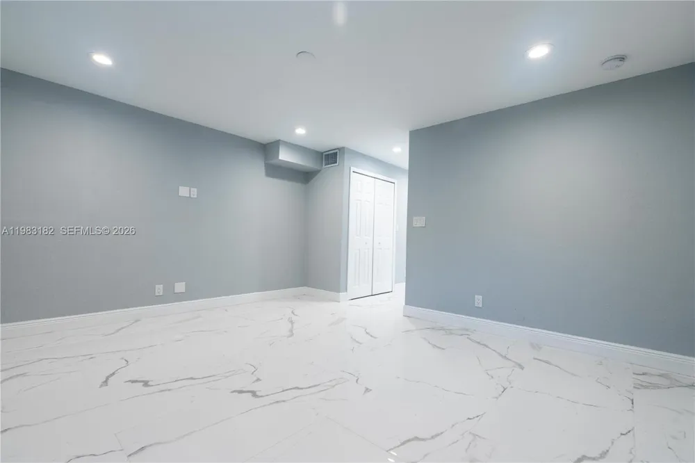 11 Judy Pl Key Largo, FL 33037