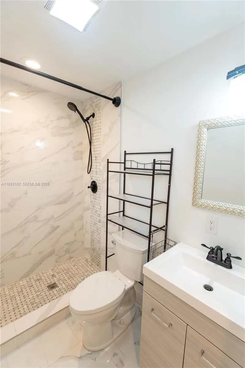 11 Judy Pl Key Largo, FL 33037