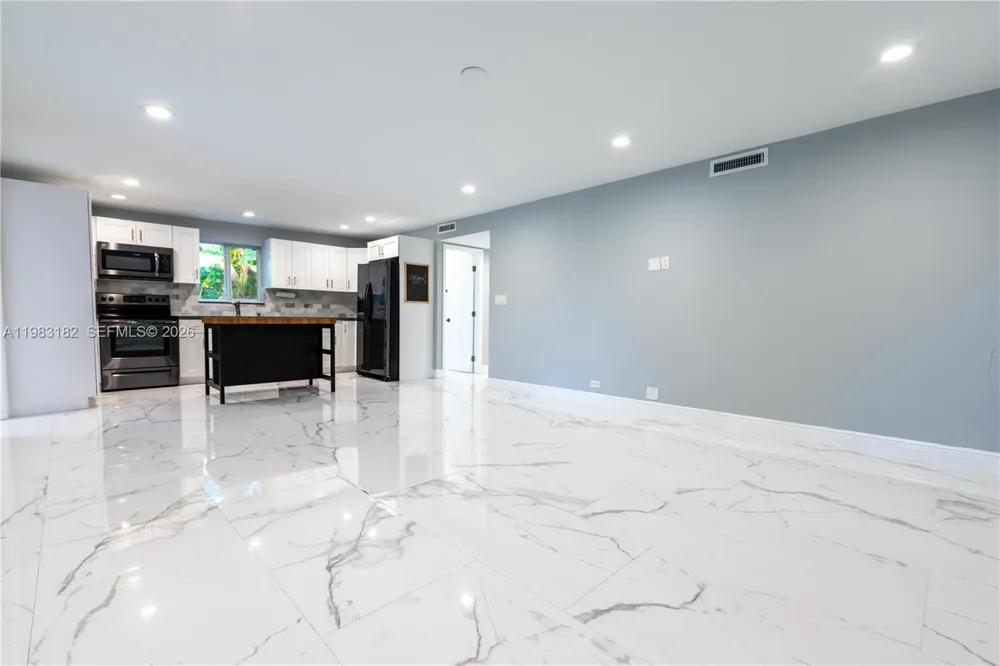 11 Judy Pl Key Largo, FL 33037