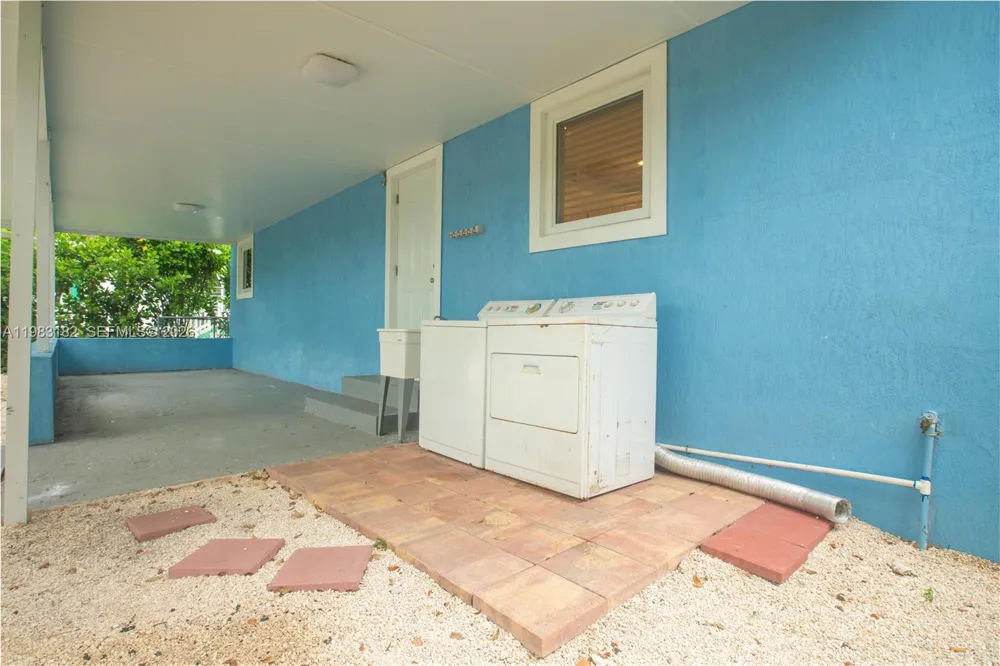 11 Judy Pl Key Largo, FL 33037