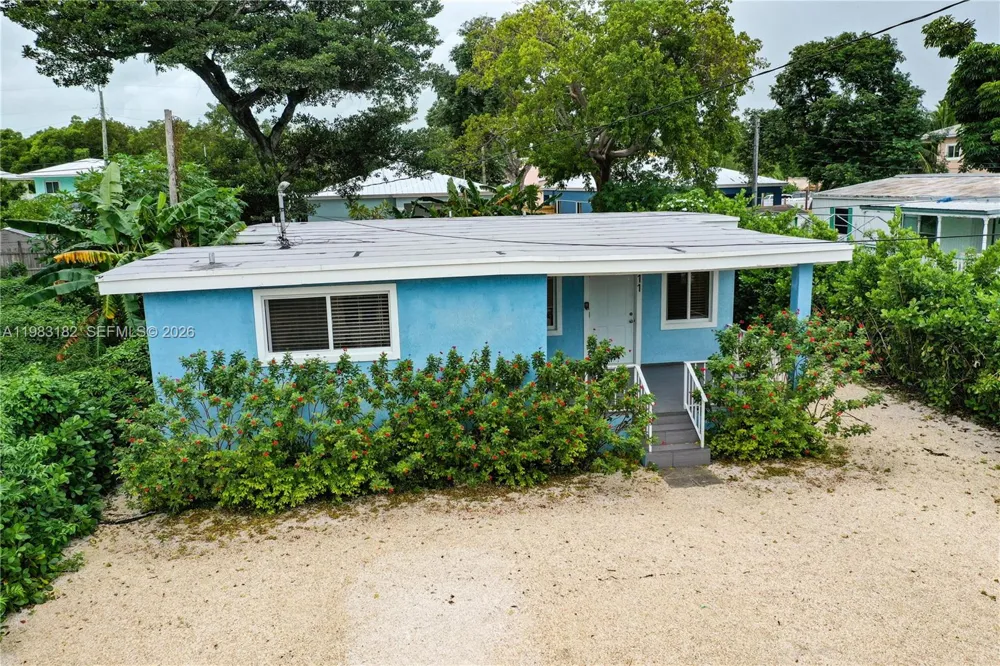 11 Judy Pl Key Largo, FL 33037