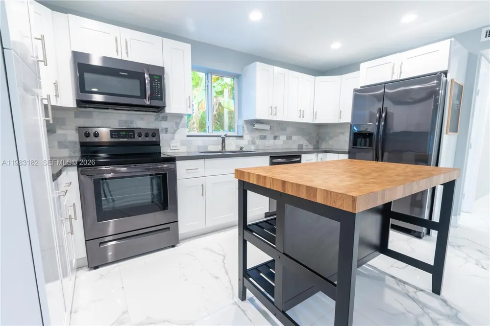 11 Judy Pl Key Largo, FL 33037