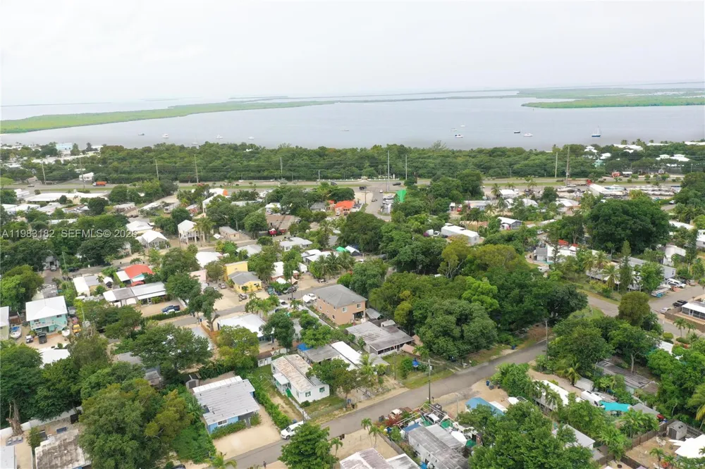 11 Judy Pl Key Largo, FL 33037