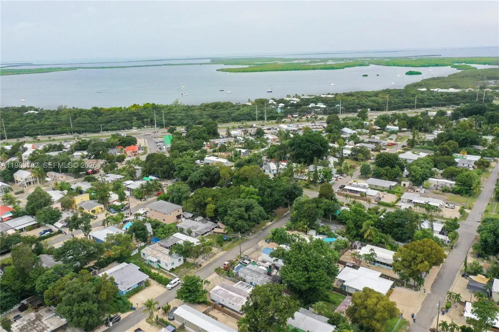 11 Judy Pl Key Largo, FL 33037