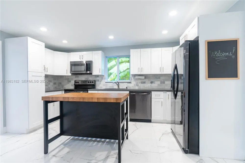 11 Judy Pl Key Largo, FL 33037