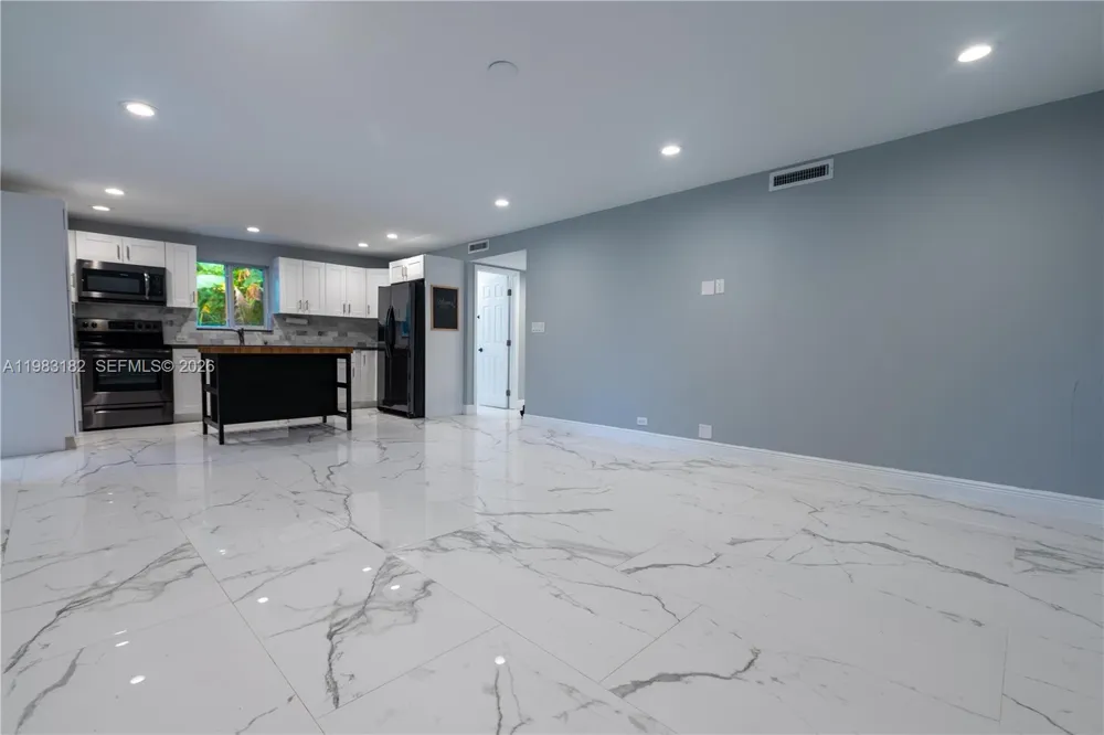 11 Judy Pl Key Largo, FL 33037