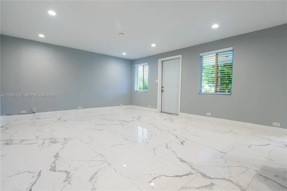 11 Judy Pl Key Largo, FL 33037