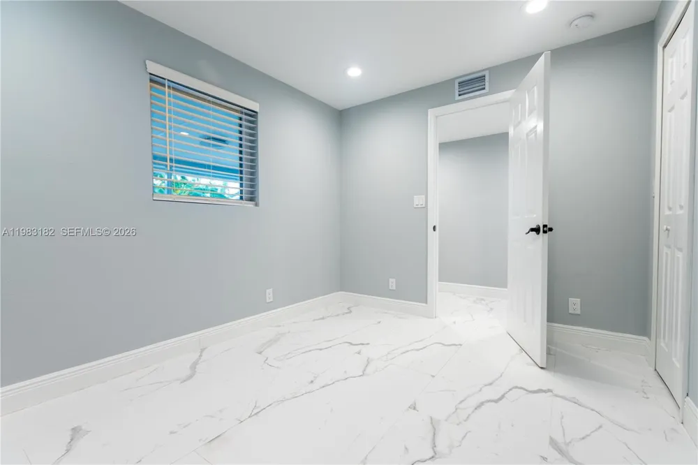 11 Judy Pl Key Largo, FL 33037