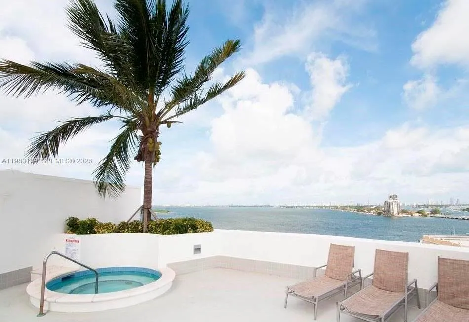 1750 Bayshore Dr #1104 Miami, FL 33132