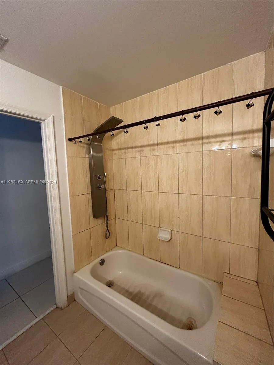 1750 Bayshore Dr #1104 Miami, FL 33132