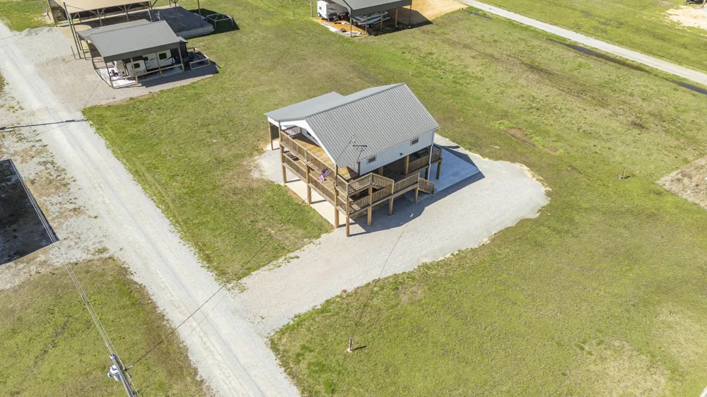 1082 WC Pickett Clifton, TN 38425