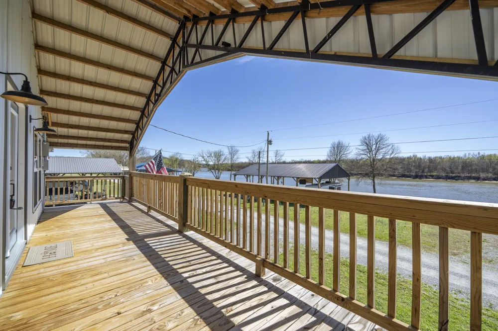 1082 WC Pickett Clifton, TN 38425
