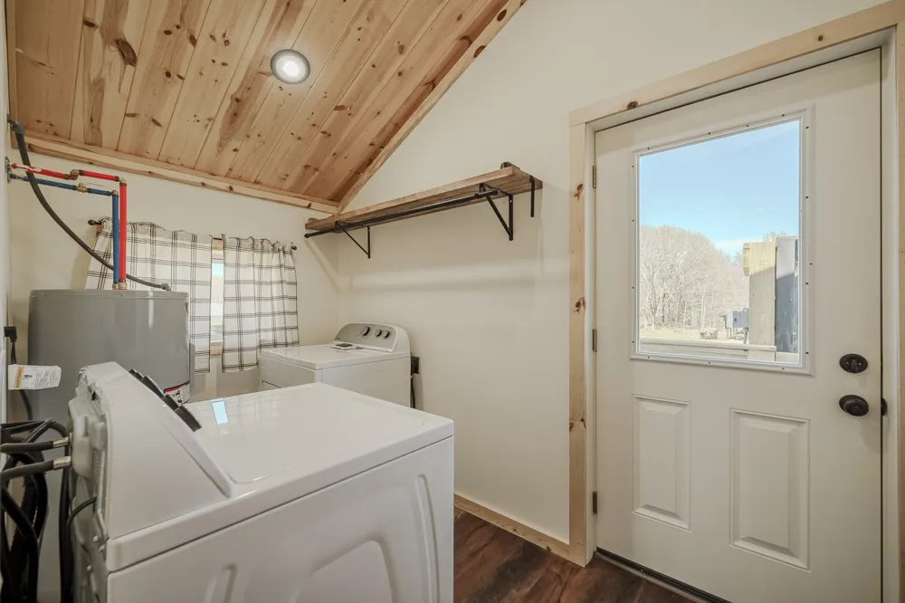 1082 WC Pickett Clifton, TN 38425