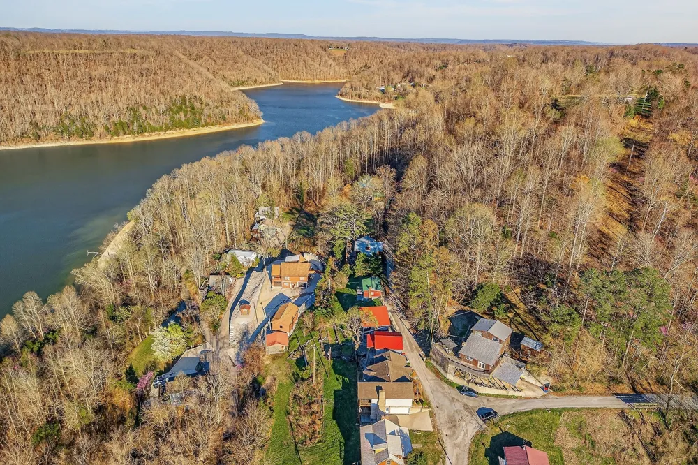 1634 Falling Water Rd Sparta, TN 38583