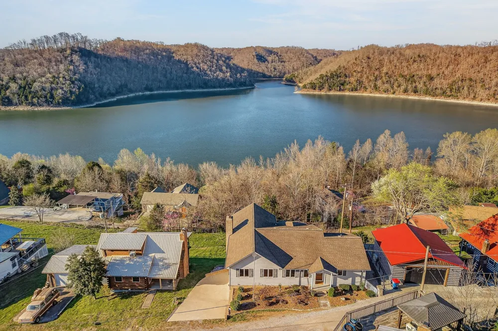 1634 Falling Water Rd Sparta, TN 38583