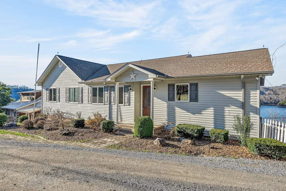 1634 Falling Water Rd Sparta, TN 38583