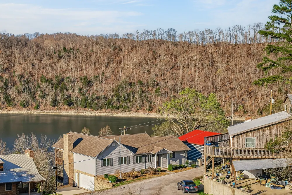 1634 Falling Water Rd Sparta, TN 38583