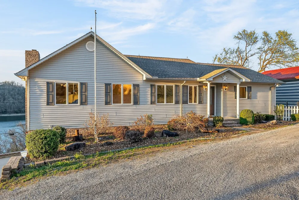 1634 Falling Water Rd Sparta, TN 38583