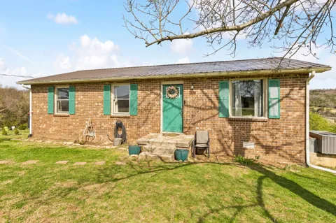 220 W Main St