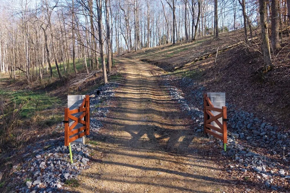 150 W John Davis Rd Westmoreland, TN 37186