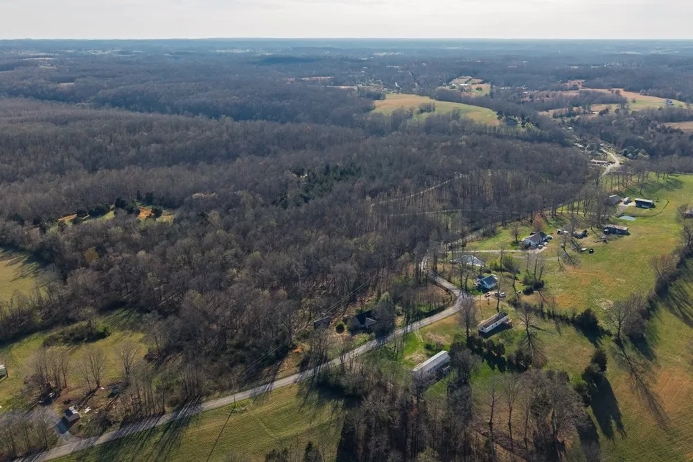 150 W John Davis Rd Westmoreland, TN 37186