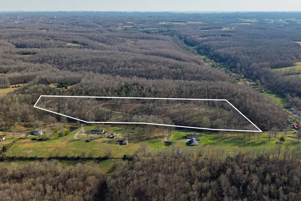 150 W John Davis Rd Westmoreland, TN 37186