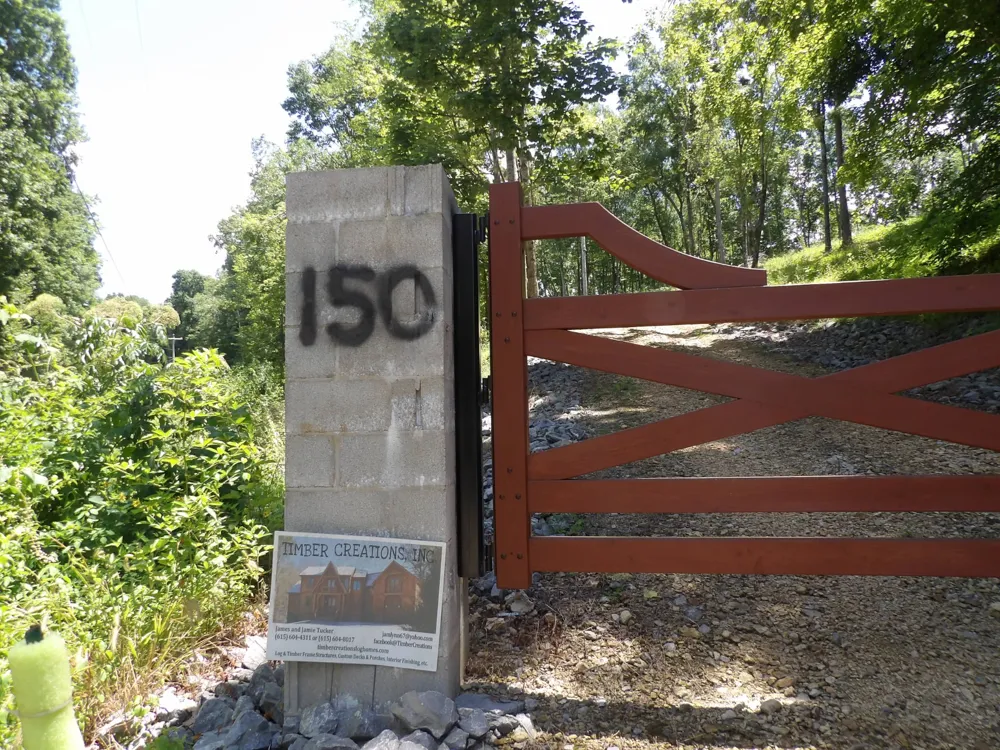 150 W John Davis Rd Westmoreland, TN 37186