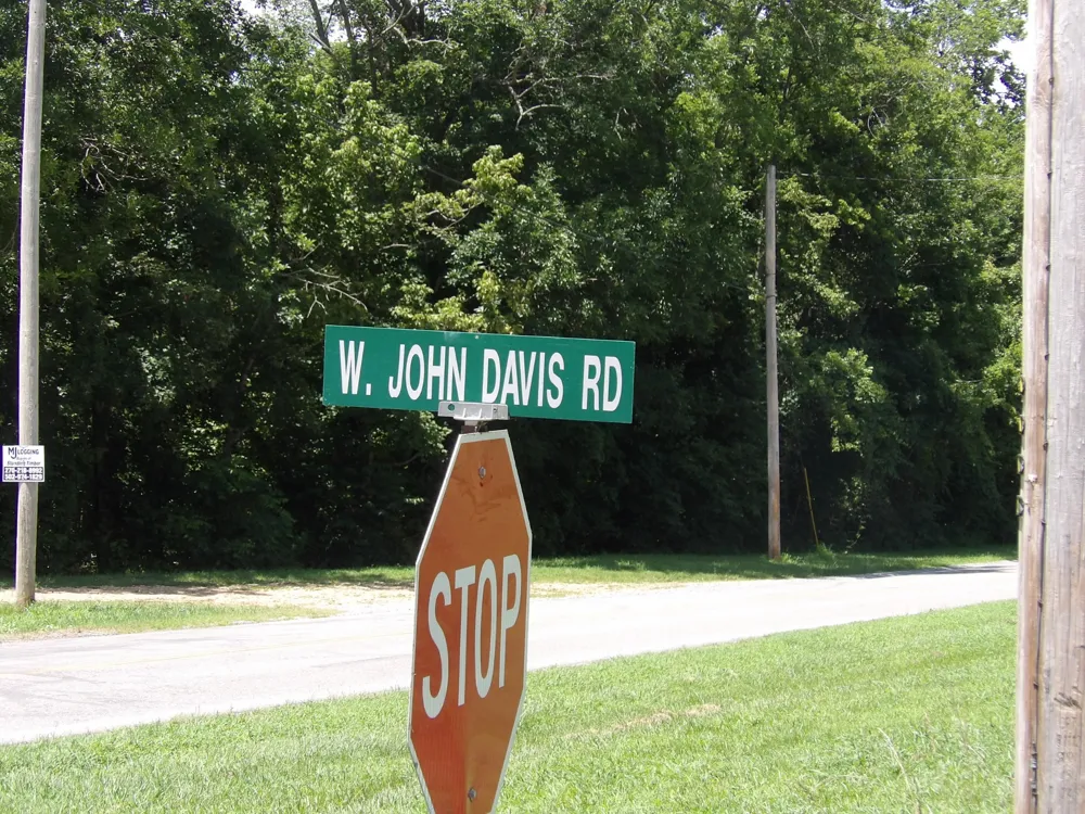 150 W John Davis Rd Westmoreland, TN 37186