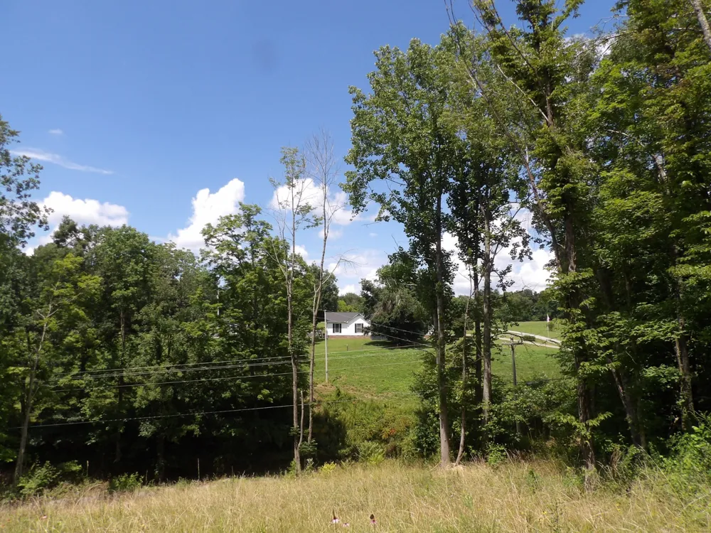150 W John Davis Rd Westmoreland, TN 37186