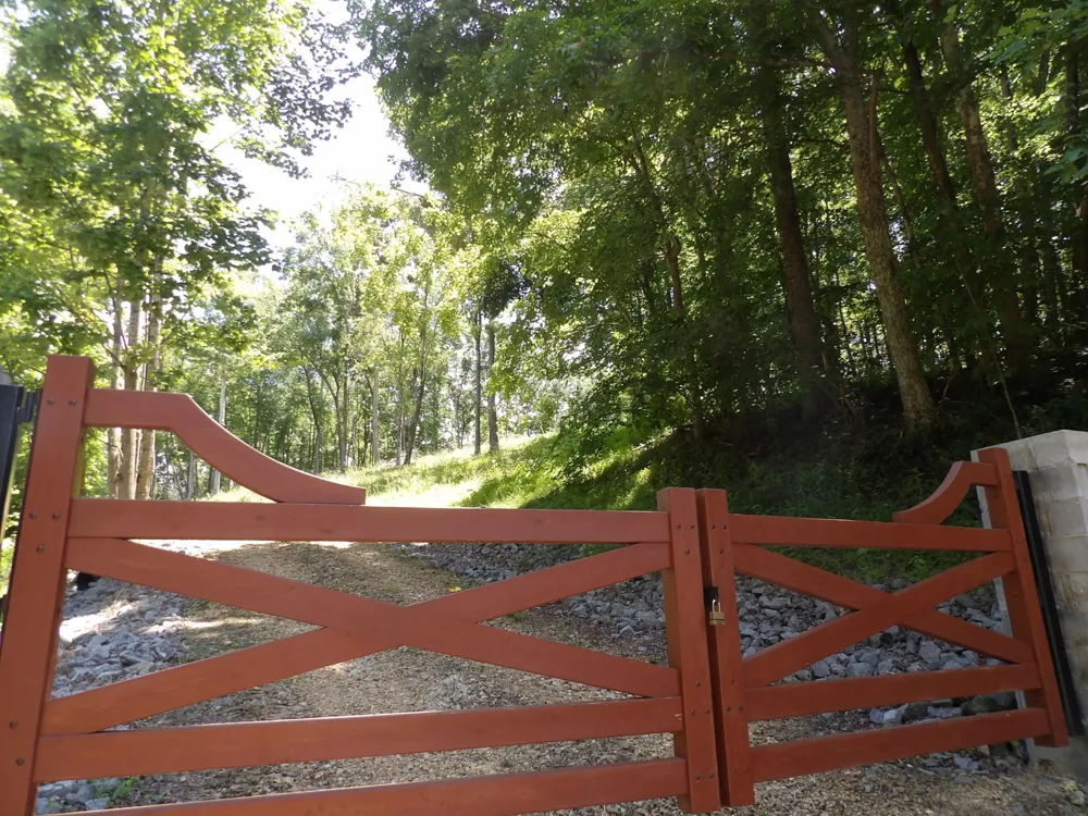 150 W John Davis Rd Westmoreland, TN 37186
