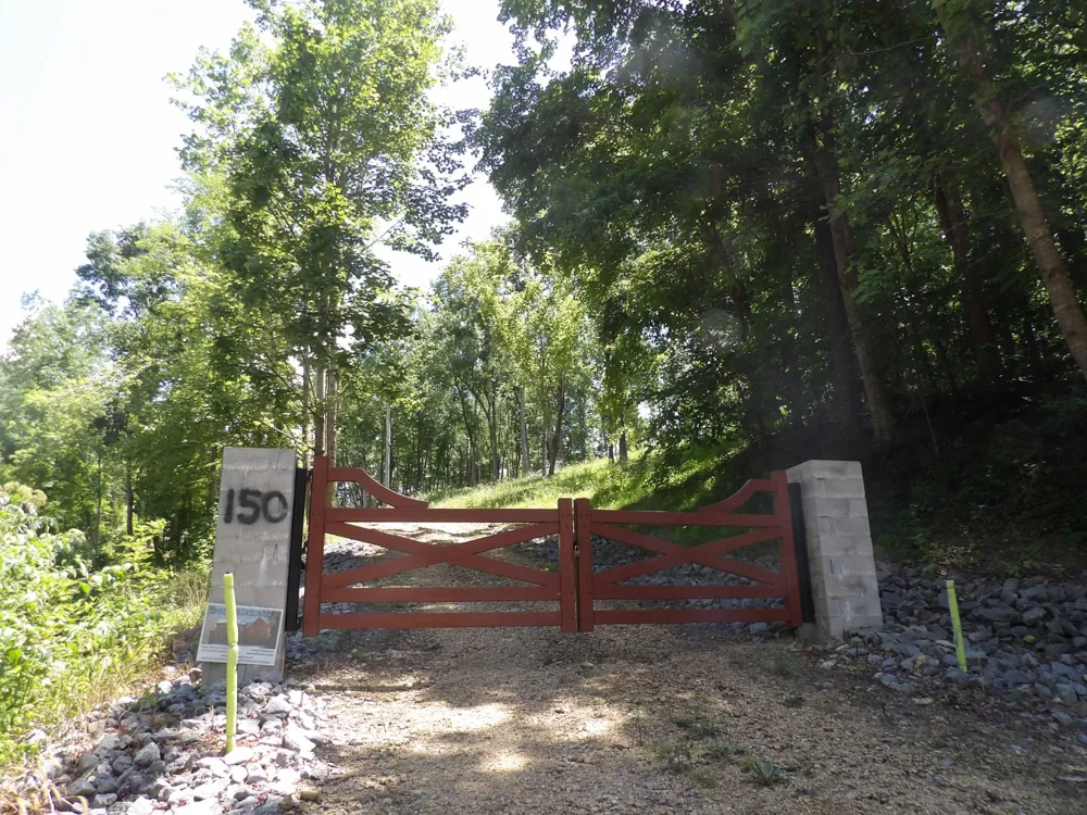 150 W John Davis Rd Westmoreland, TN 37186