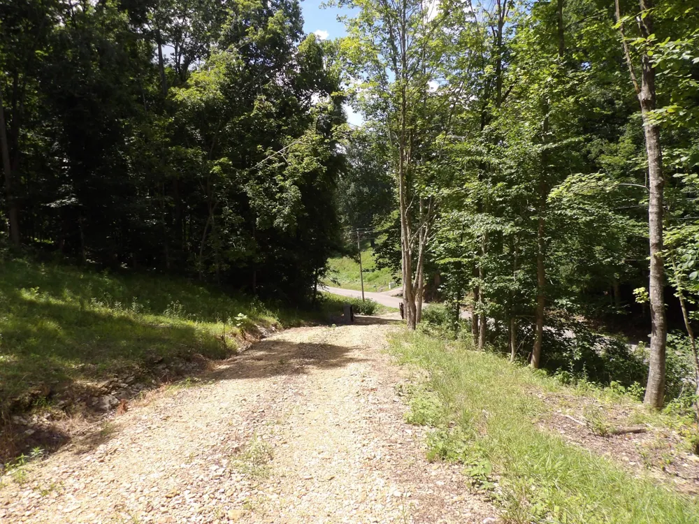150 W John Davis Rd Westmoreland, TN 37186