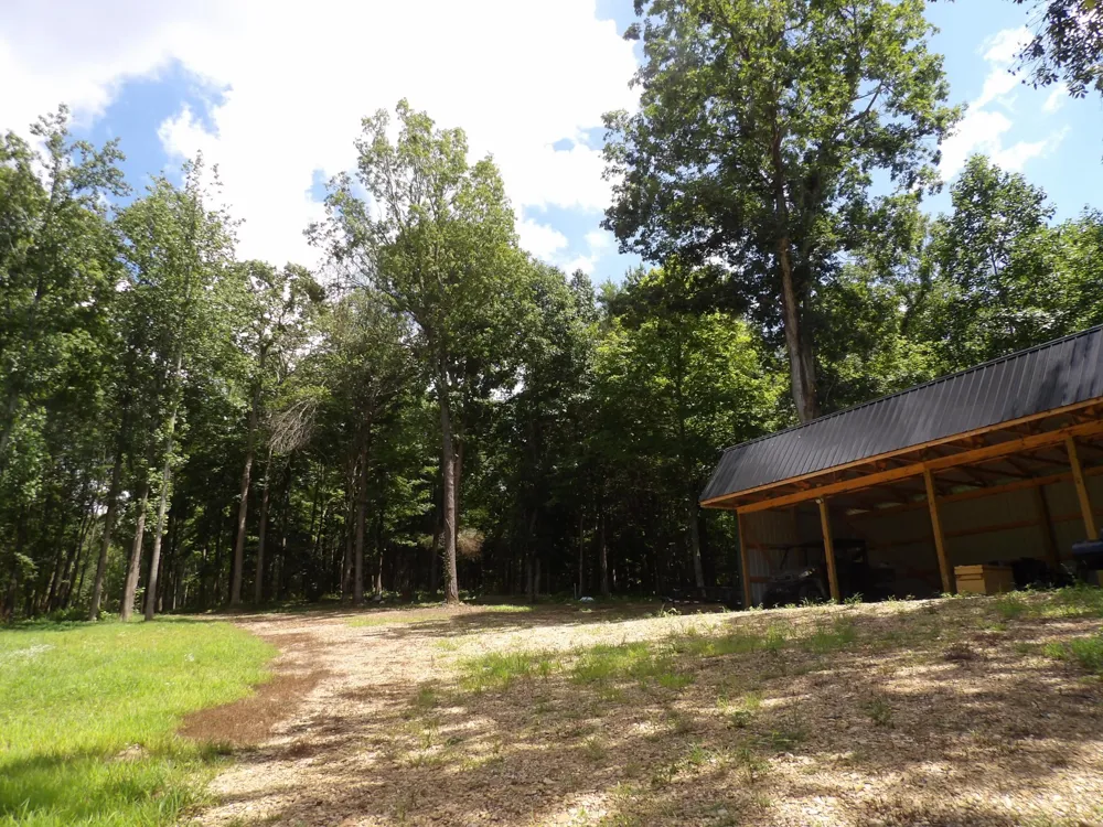 150 W John Davis Rd Westmoreland, TN 37186