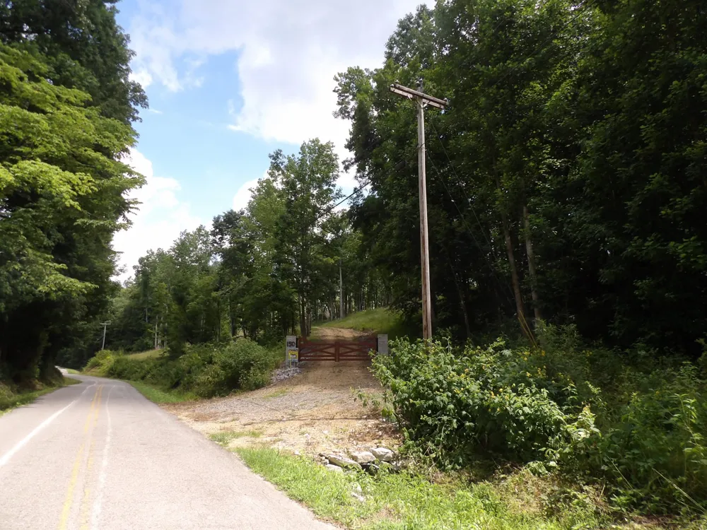 150 W John Davis Rd Westmoreland, TN 37186