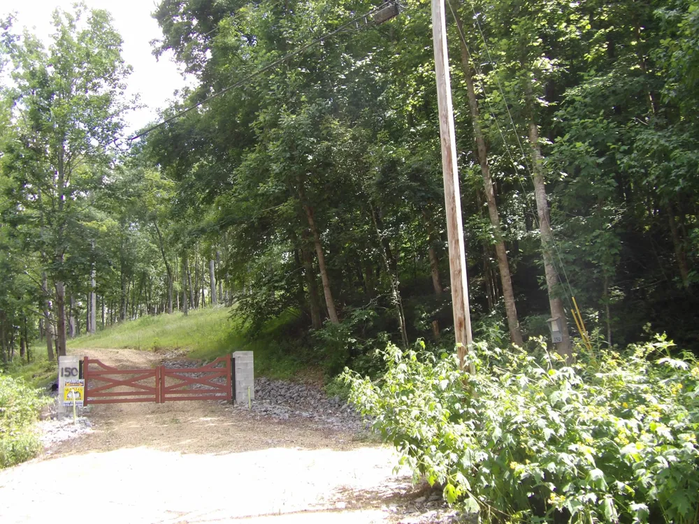 150 W John Davis Rd Westmoreland, TN 37186