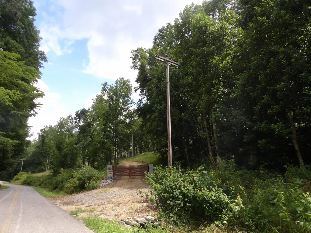150 W John Davis Rd Westmoreland, TN 37186