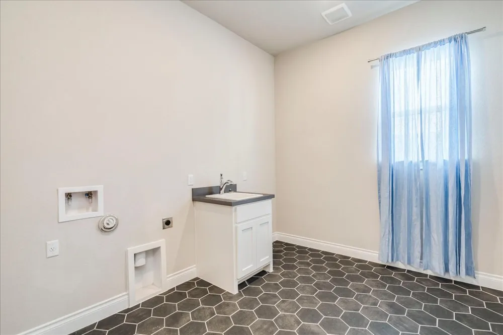 1533 Jay Wolf Drive Georgetown, TX 78628