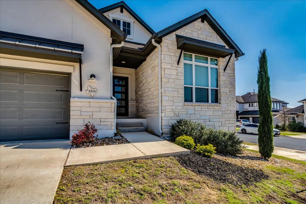 1533 Jay Wolf Drive Georgetown, TX 78628