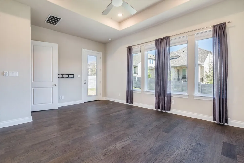 1533 Jay Wolf Drive Georgetown, TX 78628