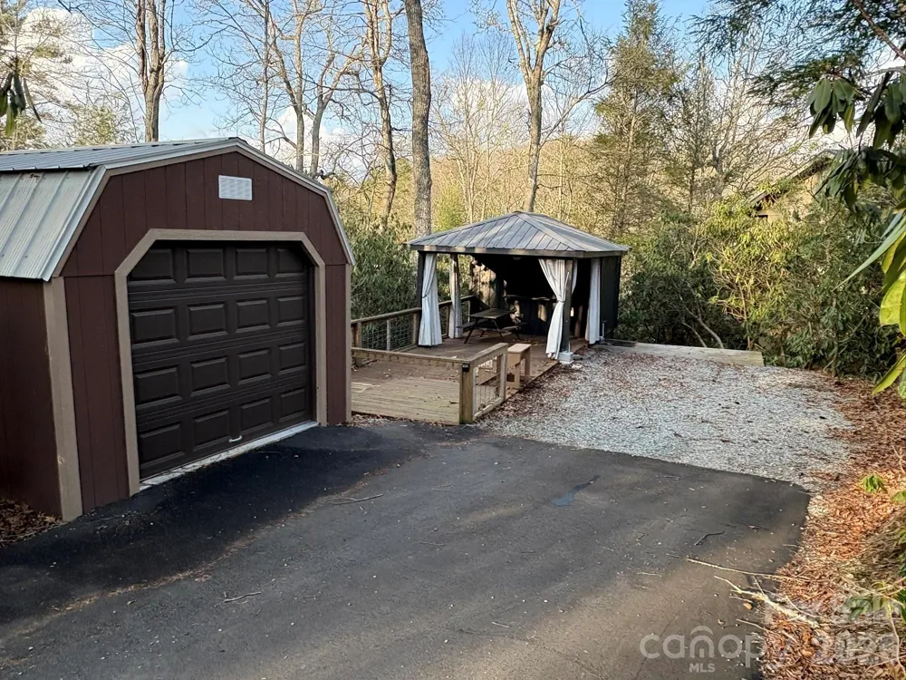 157 Hemlock Loop Newland, NC 28657