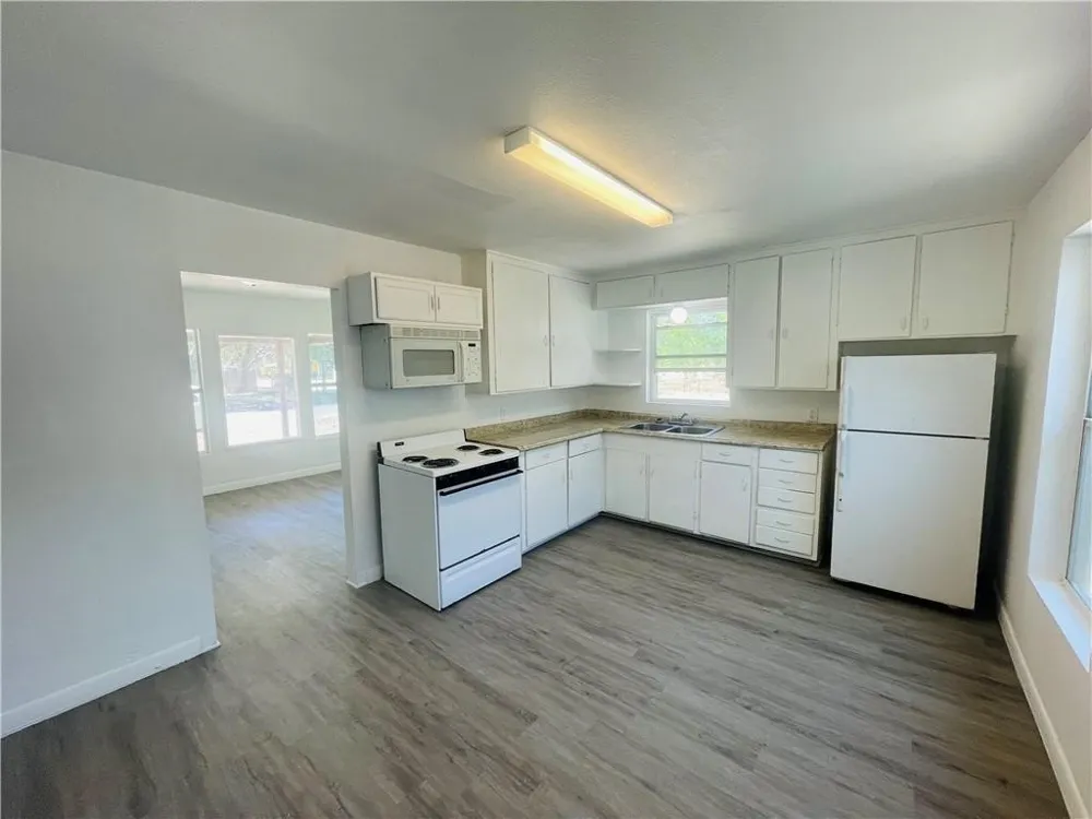 319 S Nueces Street Mathis, TX 78368