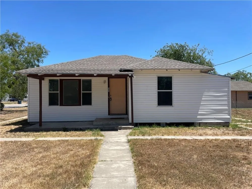 319 S Nueces Street Mathis, TX 78368