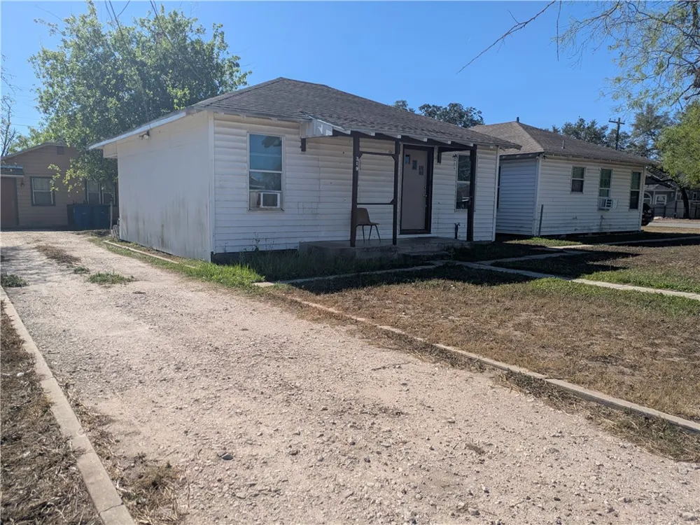 319 S Nueces Street Mathis, TX 78368