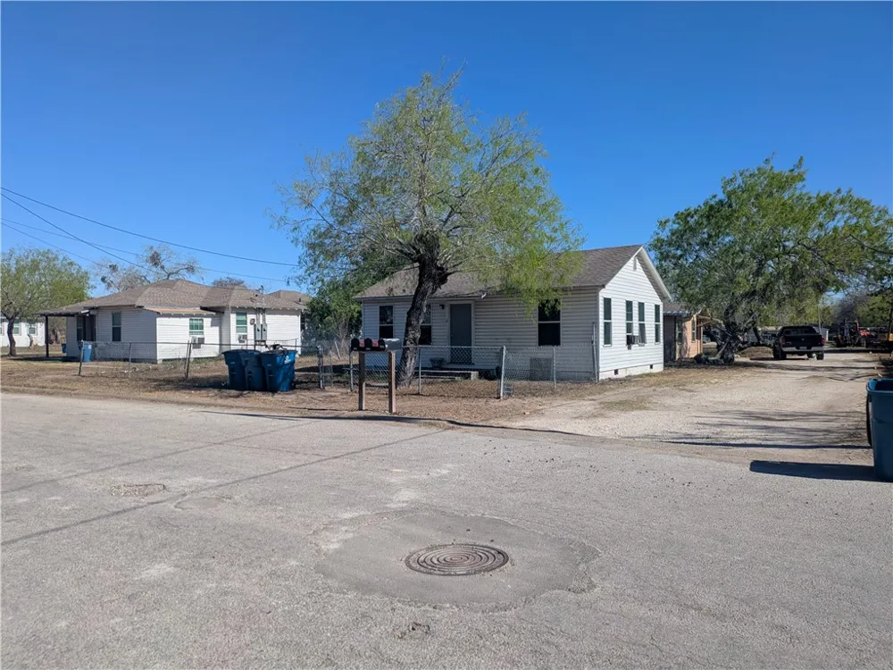 319 S Nueces Street Mathis, TX 78368
