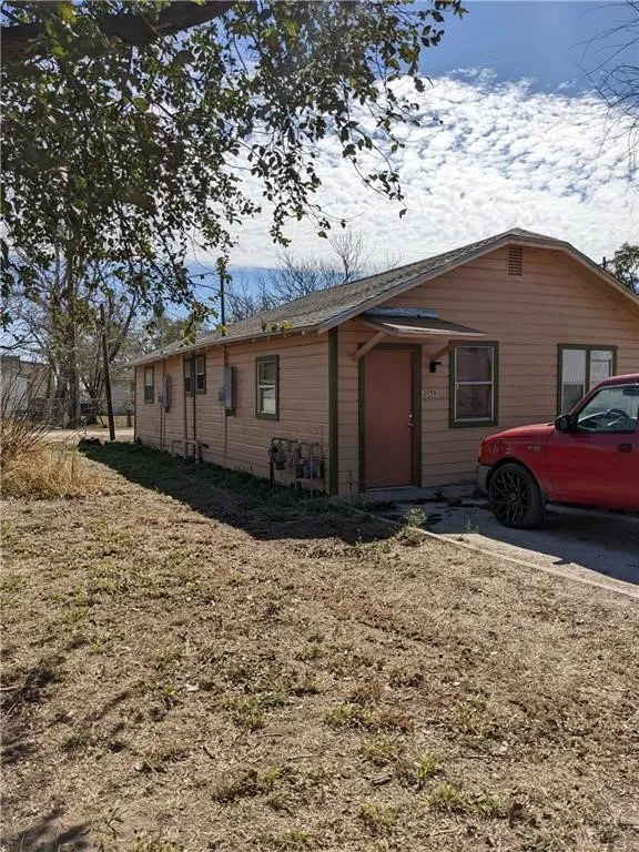 319 S Nueces Street Mathis, TX 78368