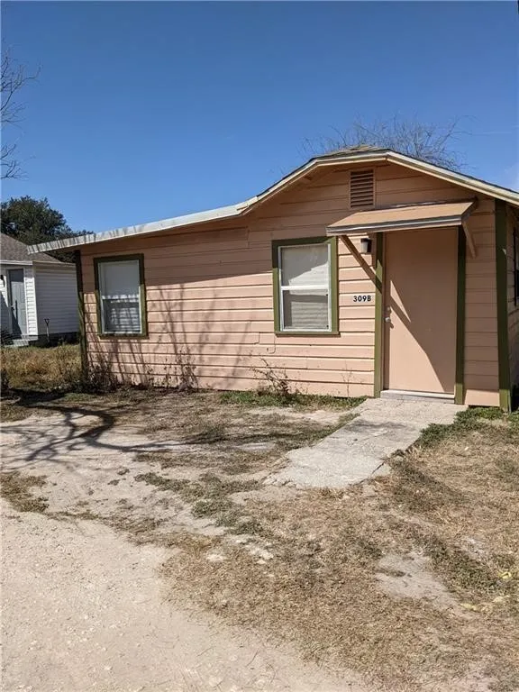 319 S Nueces Street Mathis, TX 78368