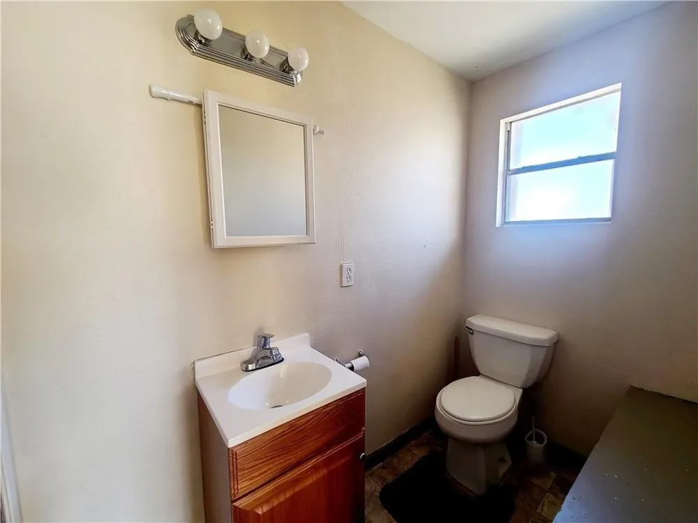 319 S Nueces Street Mathis, TX 78368