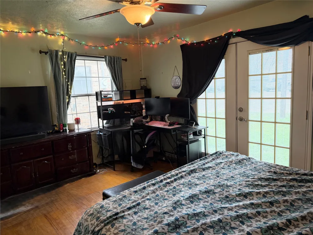 531 E Houston Street Giddings, TX 78942